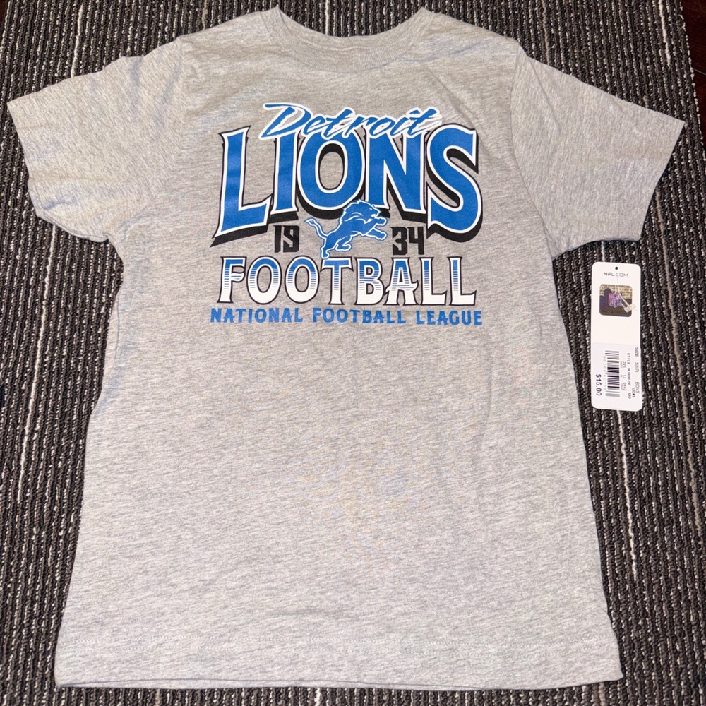NFL Team Apparel Detroit Lions Boys Size S 6/7 Gray NEW Football Graphic T-Shirt